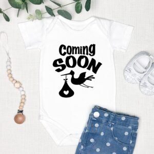 Baby Body. Schwangerschaft verkünden Baby Bodysuit Coming Soon Baby Geschenk Baby Coming. Schwangerschaft verkünden Geschenk