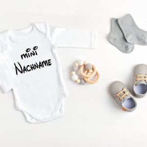 Personalisiert Babybody – mini + Nachname – Kurzarm/Langarm – Geschenk zur Geburt – Baby Bodysuit individuell