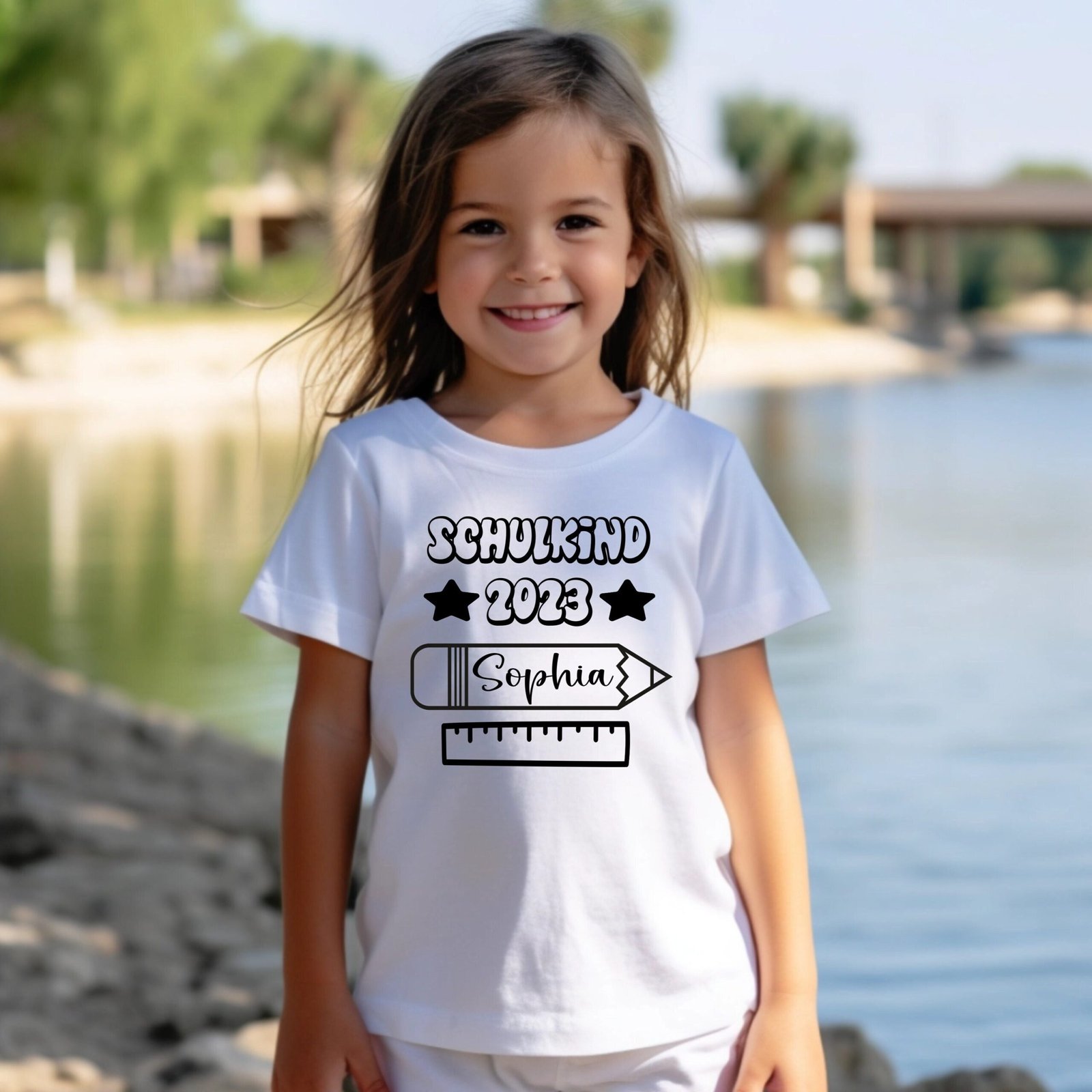 T-Shirt Schulkind 2023 - Mit Wunschname - Personalisiert - Geschenk zur Einschulung für Jungen & Mädchen - Schulkind - 2023 - Einschulung