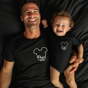 Personalisiertes Familienoutfit – Schwarzes T-Shirt Set für Papa, Mama & Baby | Partnerlook Familie | Papa Mama Mini Shirt |