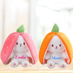 Personalisierter Kuschel-Hase „Karotte“ oder „Erdbeere“ mit Name | ca. 25 cm Plüschhase Geschenk für Kinder, Taufe, Baby, Geburtstag
